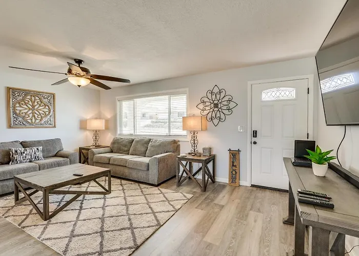 Holiday home 2 Mi To Havasu With Patio!