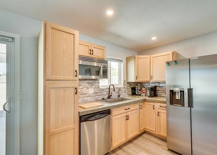 2 Mi To Havasu With Patio! Holiday home