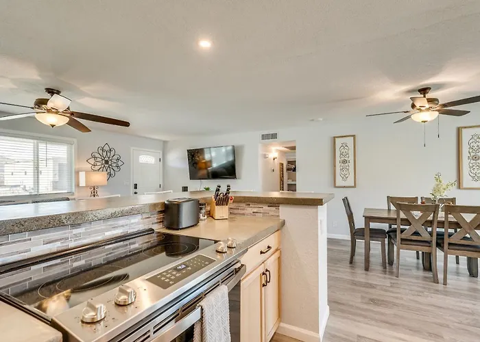 Holiday home 2 Mi To Havasu With Patio! Lake Havasu City
