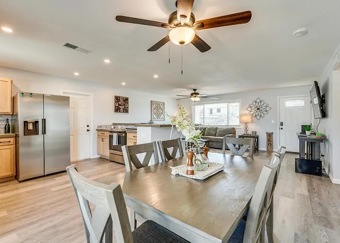 Holiday home 2 Mi To Havasu With Patio! *