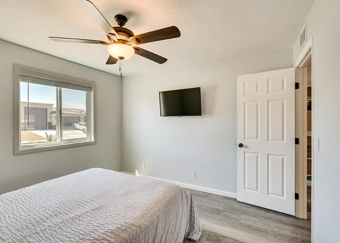 Holiday home 2 Mi To Havasu With Patio! *