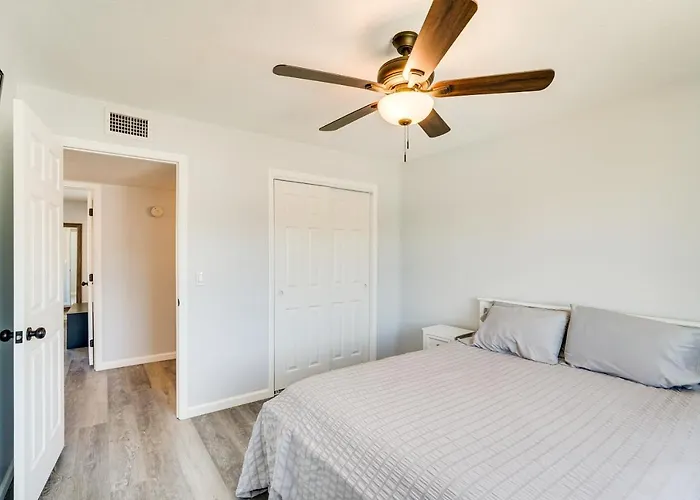 2 Mi To Havasu With Patio! Holiday home